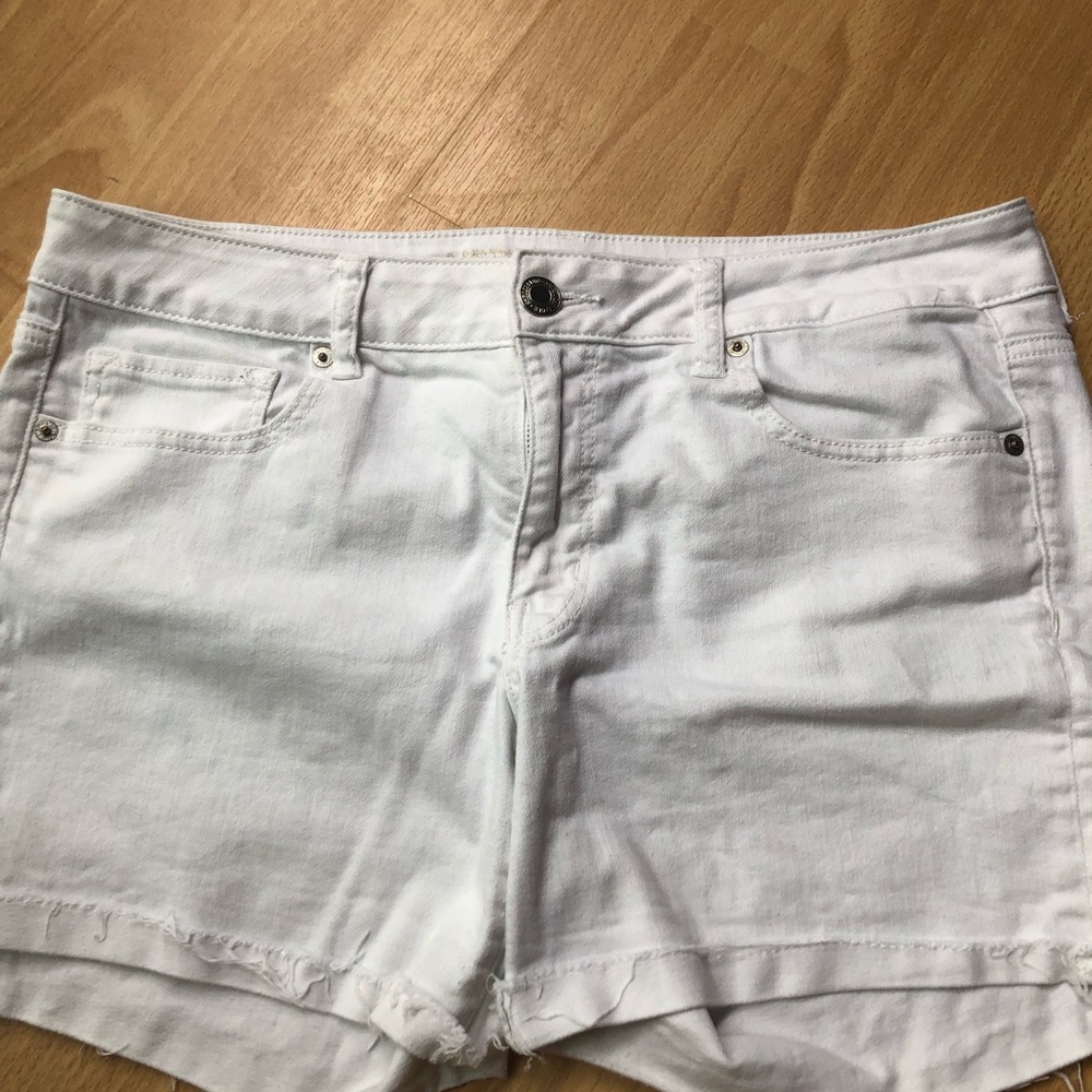 American Eagle white midi shorts